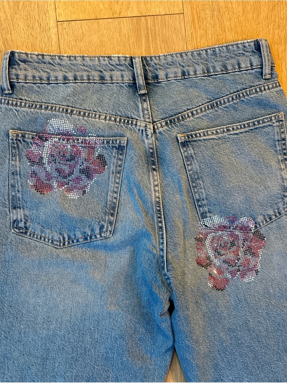 Zara Blue Wide-Leg Jeans with Purple-Pink Sequin Floral Motifs - Picture 4 of 5